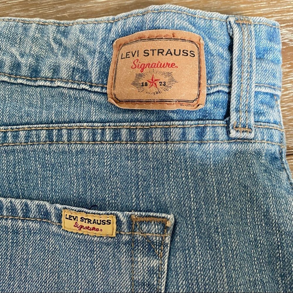 Levi's Light Wash Blue Mid Rise Bootcut Jeans 16L - Picture 10 of 16